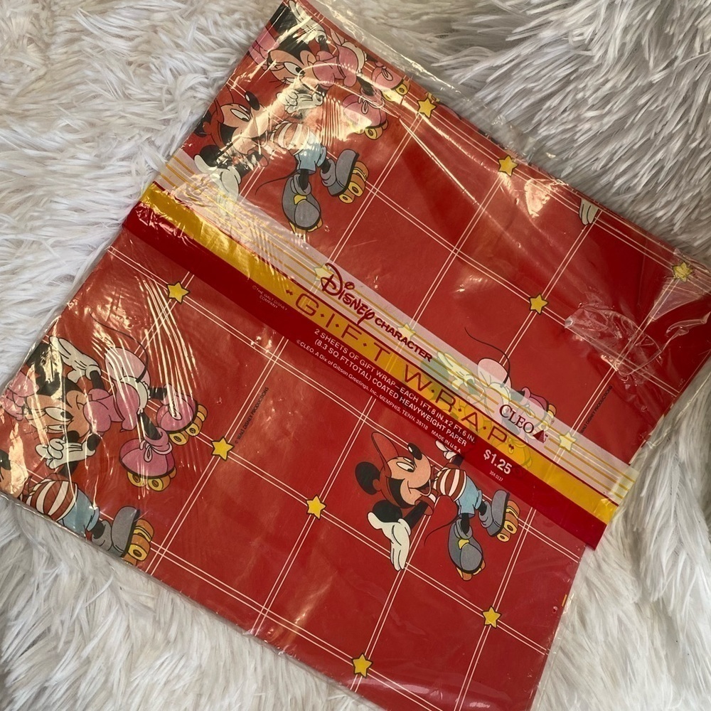 NWT Vintage Disney Micky and Minnie gift wrap by CLEO